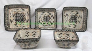 lot 148 image: Temp-tations presentable ovenware by Tara Old world ceramic serving set