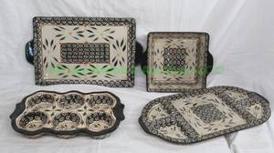 lot 150 image: Temp-tations presentable ovenware by Tara Old world ceramic serving set