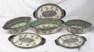lot 314 image: Temptations serving casseroles and trivets