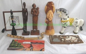 lot 313 image: Travel souvenir colection