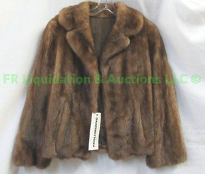 lot 284 image: Vintage Autumn Haze Mink jacket. Fully lined. Notched collar.
