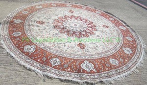 lot 44 image: Persian Tabriz hand woven wool rug Round concentric floral traditional design with fringe. 124 wide