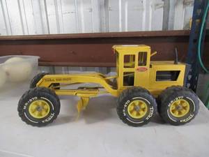 lot 3 image: VINTAGE TONKA ROAD GRADER