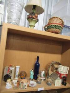 lot 14 image: FRUIT BOWL LAMP, CERAMIC BEARS, GLASS VASE AND MORE CERAMIC FIGURINES