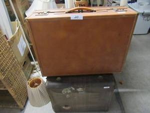 lot 20 image: VINTAGE HARTMANN LUGGAGE AND VINTAGE SUITCASE