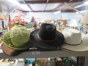 lot 31 image: STRAW AND FELT HATS