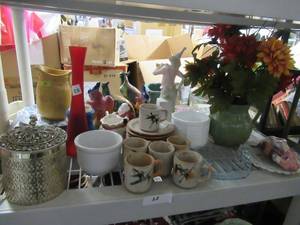 lot 33 image: CERAMIC QUAIL, CERAMIC PARROTS, COFFEE CUPS AND SAUCERS, FAUX FLOWERS AND MORE