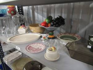 lot 42 image: FAUX FRUIT DISPLAY, ORANGE JUICE EXTRACTOR, PYREX DISH, COFFEE CUPS, GLASSWEARE AND MORE