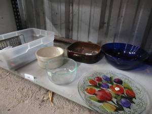 lot 49 image: DECORATIVE PLATES, COOKWARE, BOWLS AND MORE