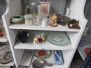 lot 52 image: VARIOUS COLLECTIBLE MINIATURES AND MORE