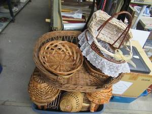 lot 53 image: WICKER DOG BED, EASTER BASKETS, BOWLS AND MORE