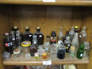 lot 61 image: VINTAGEANTIQUE MEDICINE AND OTHER MINIATURE BOTTLES