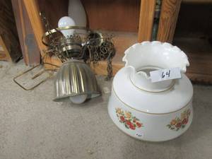 lot 64 image: VINTAGE 2 BULB HANGING LAMP