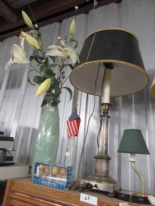 lot 68 image: SMALL LAMP, FAUX FLOWERS AND MORE