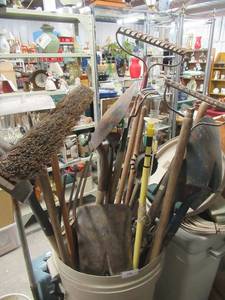 lot 116 image: SHOVELS, RAKES, HOES, BROOMS AND MORE