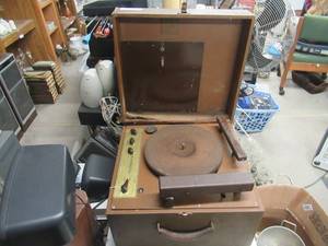 lot 117 image: VINTAGE BELL SOUND SYSTEMS TURNTABLE FOR 78S