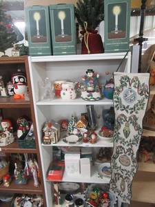lot 145 image: CHRISTMAS DECORATIONS