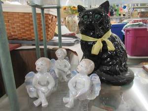 lot 160 image: 12 CERAMIC BLACK CAT AND 3 CERAMIC ANGELS