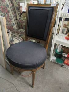 lot 165 image: WOOD SITTING CHAIR 18 TO SEAT AND 36 TO TOP OF CHAIR BACKING