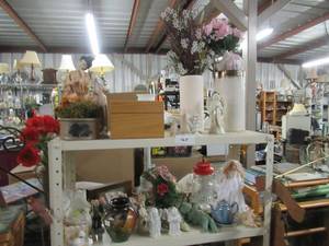 lot 168 image: HOME DECOR INCLUDING CERAMIC CLOWN, VASES WITH FAUX FLOWERS, VARIOUS CERAMIC FIGURES AND MORE