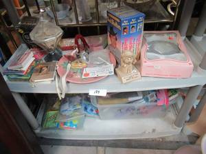 lot 189 image: PARTY SUPPLIES AND MORE