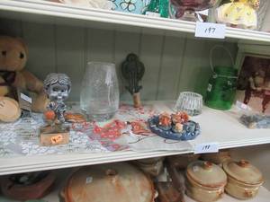 lot 198 image: BOBBLE HEAD, HOME DECOR AND MORE