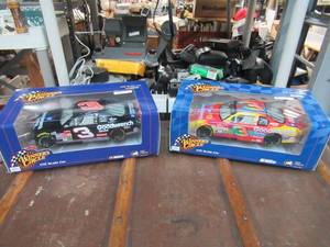 lot 226 image: WINNERS CIRCLE DALE EARNHARDT COLLECTIBLE DIE CAST CARS