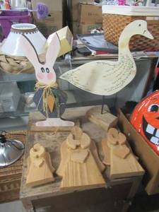 lot 238 image: LARGE BUNNY AND DUCK WITH 3 WOOD ANGELS