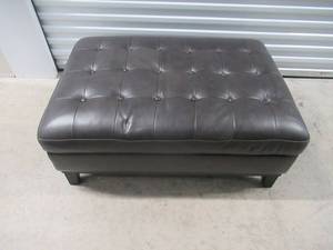 lot 3 image: ROOMS TO GO ITALIAN LEATHER OTTOMAN MATCHES LOTS 1 & 2. MEASURES 41 X 28