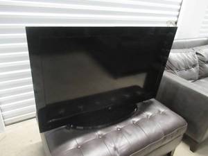 lot 4 image: WESTINGHOUSE 40 LCD TELEVISION MODEL# CW40T2RW WITH REMOTE