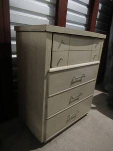 lot 20 image: VINTAGE SOLID WOOD DRESSER 35 X 20 X 42