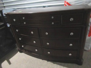 lot 21 image: SOLID MAPLE 10 DRAWER DRESSER 65 X 21 X 44