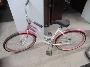 lot 35 image: SHOGUN 26 STONE HARBOR LADIES CRUISER BICYCLE MODEL# GS92653 IN GREAT CONDITION