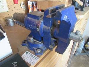 lot 4 image: WILTON BENCH VISE WITH MEASURING CAPABILITIES