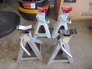 lot 18 image: LARIN 2 TON CAPACITY JACK STANDS MODEL# JS-2 AND PRO-LIFT 3 TON JACK STANDS MODEL# 9360
