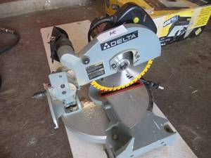 lot 24 image: DELTA 8 14 COMPOUND MITER SAW MODEL# 36-040 RPM 4700
