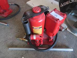 lot 26 image: 12 TON AIRHYDRAULIC BOTTLE JACK