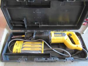 lot 27 image: DeWALT V.S. RECIPROCATING SAW MODEL# DW304P 1 18 STROKE IN ORIGINAL CASE WITH EXTRA BLADES