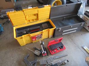 lot 32 image: WORKFORCE 22 PLASTIC TOOLBOX AND METAL TTOLBOX WITH KD TOOLS PULLEY REMOVER SET AND MORE