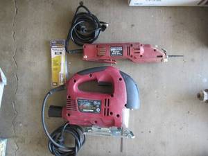lot 38 image: CHICAGO ELECTRIC ORBITAL JIGSAW ITEM# 92772 AND CHICAGO ELECTRIC BODY SAW WITH AIR BODY WITH BLADES