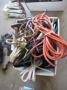 lot 41 image: ASSORTED EXTENSION CORDS AND VARIOUS COPPER WIRE