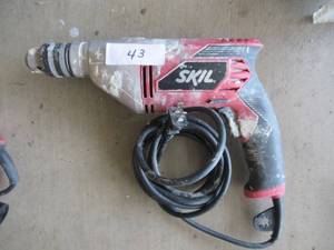 lot 43 image: SKIL 12 CORDED DRILL MODEL# 6335 2.7 AMP