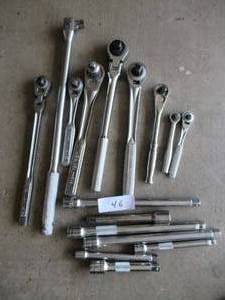 lot 46 image: 9 VARIOUS SIZE RATCHETS AND EXTENSIONS