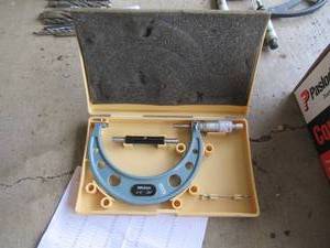 lot 52 image: MITUTOYO 4-5 MICROMETER IN CASE