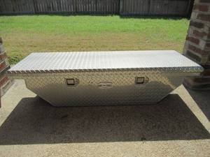lot 67 image: BETTER BUILT ALUMINIUM DIAMOND PLATE TOOL BOX 61 X 21 X 14 FITS FORD RANGER