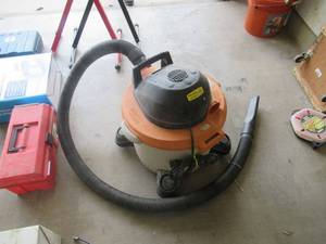 lot 70 image: RIGID SHOP VACUUM MODEL# WD0950 WITH 3.5HP MOTOR AND 9 GALLON TANK