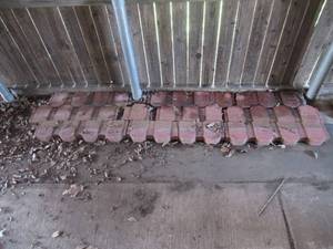 lot 73 image: GARDENING BRICKS IN 2 SIZES