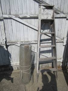lot 75 image: WOOD LADDER AND WIRE FENCE ROLL