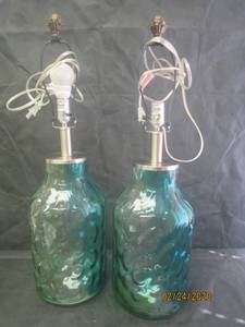 lot 21 image: TABLE LAMPS