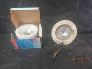 lot 33 image: 2 NIGHT BLASTER FLOATING FISH-N-LITE